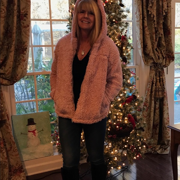 🎉BIG SALE!!🎉BLUSH PINK FAUX FUR SHERPA COAT!! - Picture 3 of 8